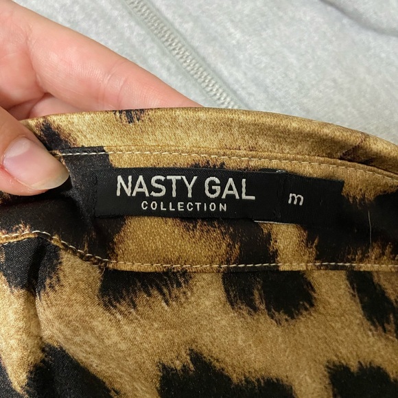 Nasty Gal satin cheeta print button up - Picture 4 of 4